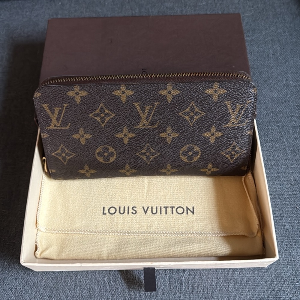 Authentic Louis Vuitton Zippy Wallet Monogram - Picture 7 of 9